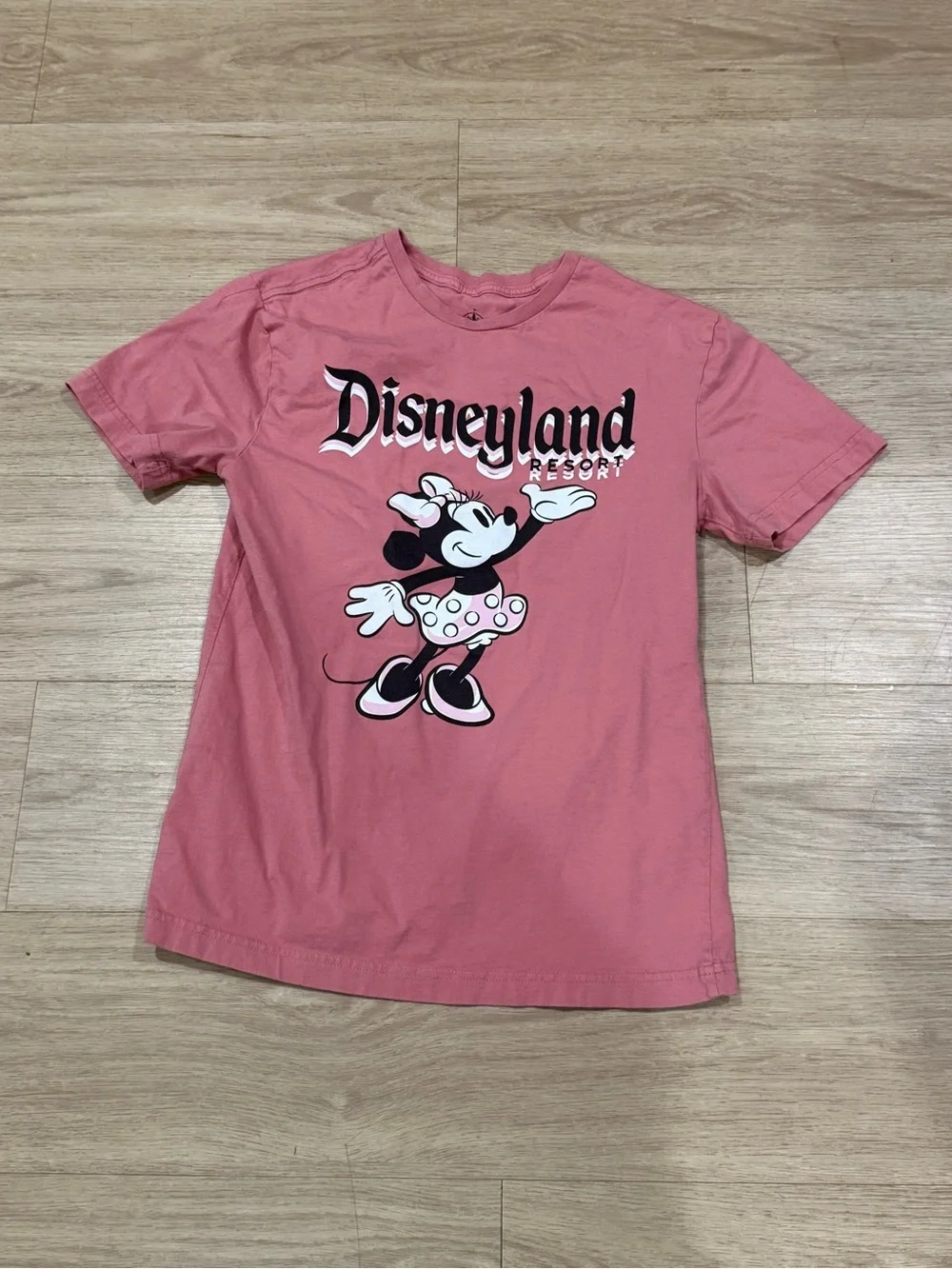 Disney Minnie Mouse Pink Graphic Tee-in GREAT condition-only worn twice
